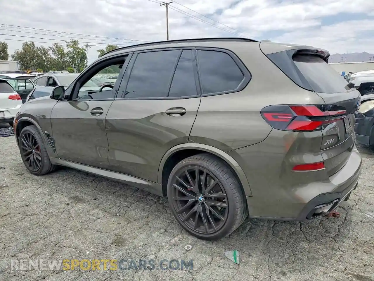 2 Photograph of a damaged car 5UX23EU07R9U24483 BMW X5 2024