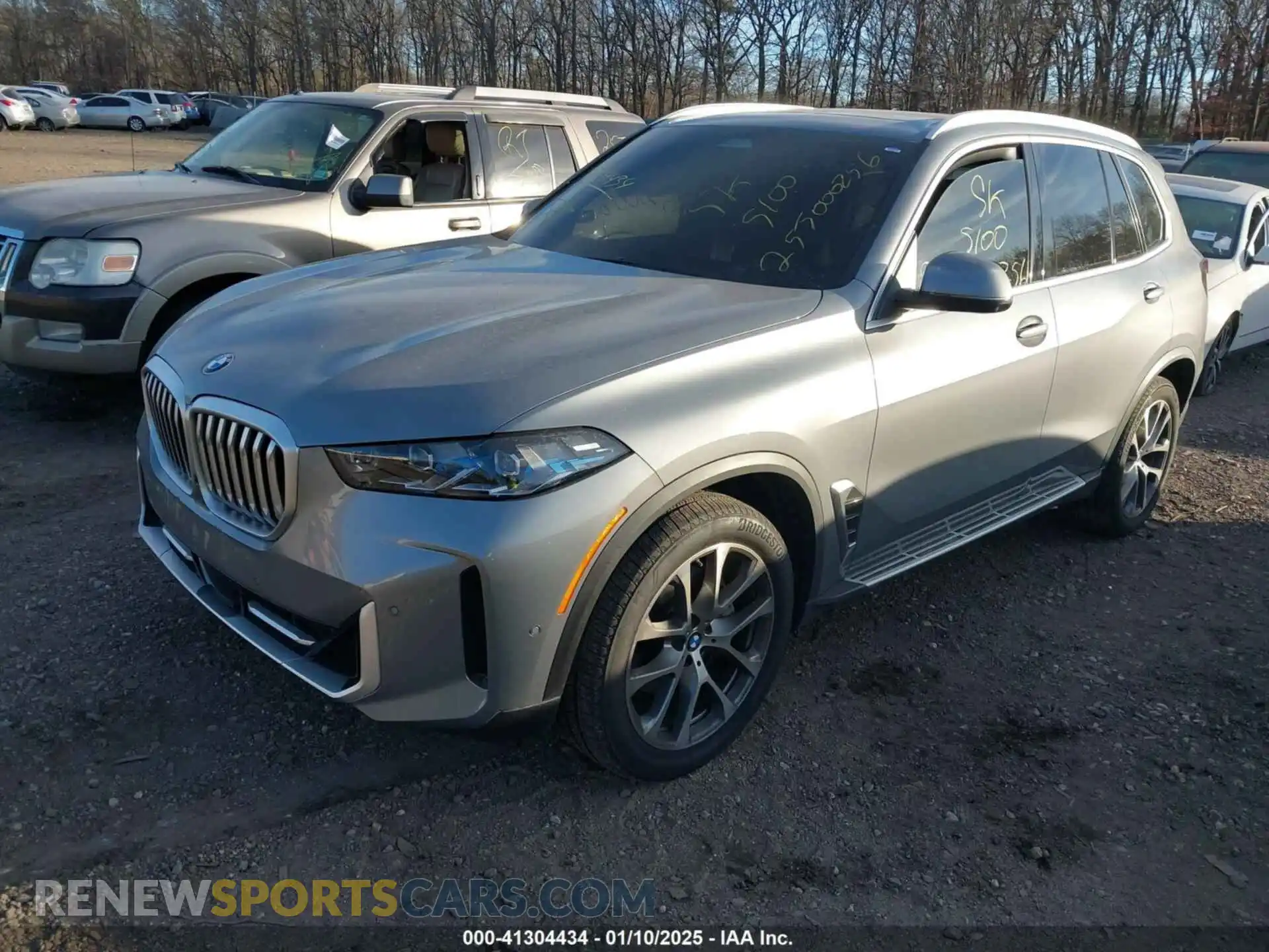 2 Photograph of a damaged car 5UX23EU07R9V39942 BMW X5 2024