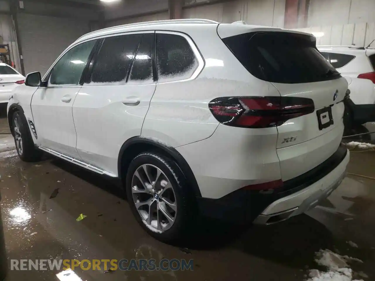 2 fotografías del automóvil dañado 5UX23EU07R9V40346 BMW X5 2024