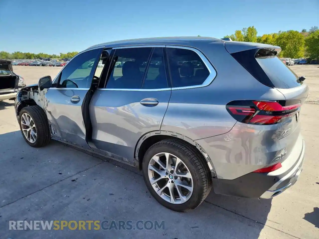 2 Photograph of a damaged car 5UX23EU07R9V45952 BMW X5 2024