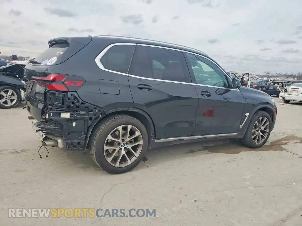 3 Фотография поврежденного автомобиля 5UX23EU07R9V87490 BMW X5 2024