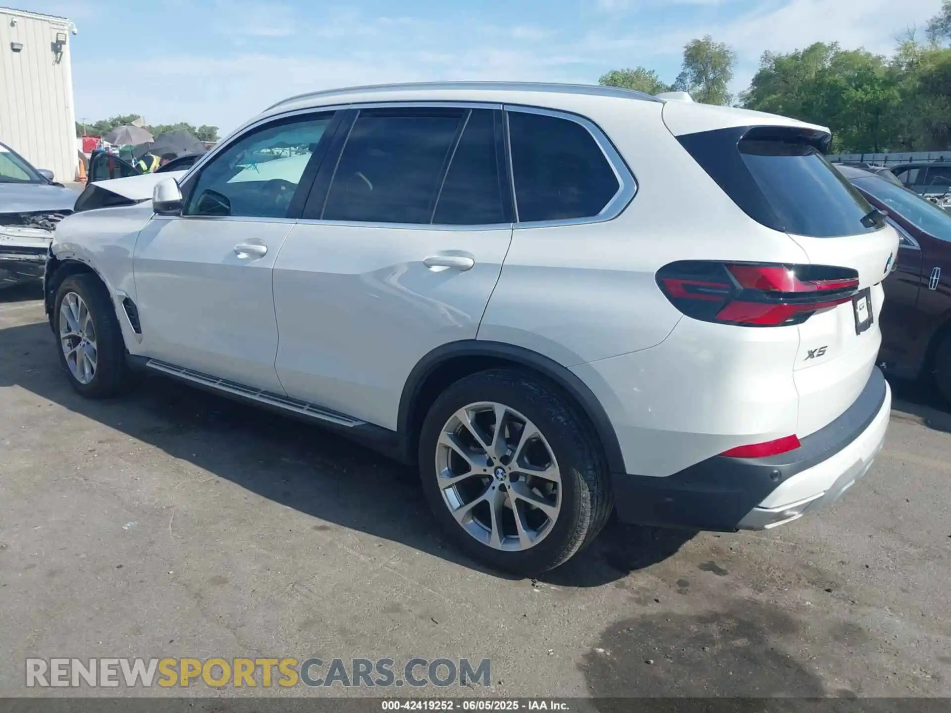 3 Photograph of a damaged car 5UX23EU08R9T24893 BMW X5 2024