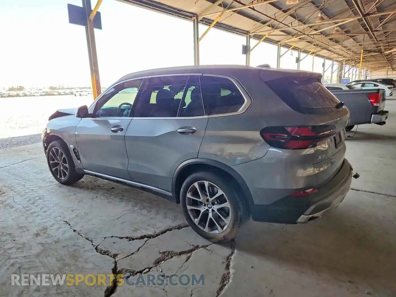 2 Photograph of a damaged car 5UX23EU08R9T29222 BMW X5 2024