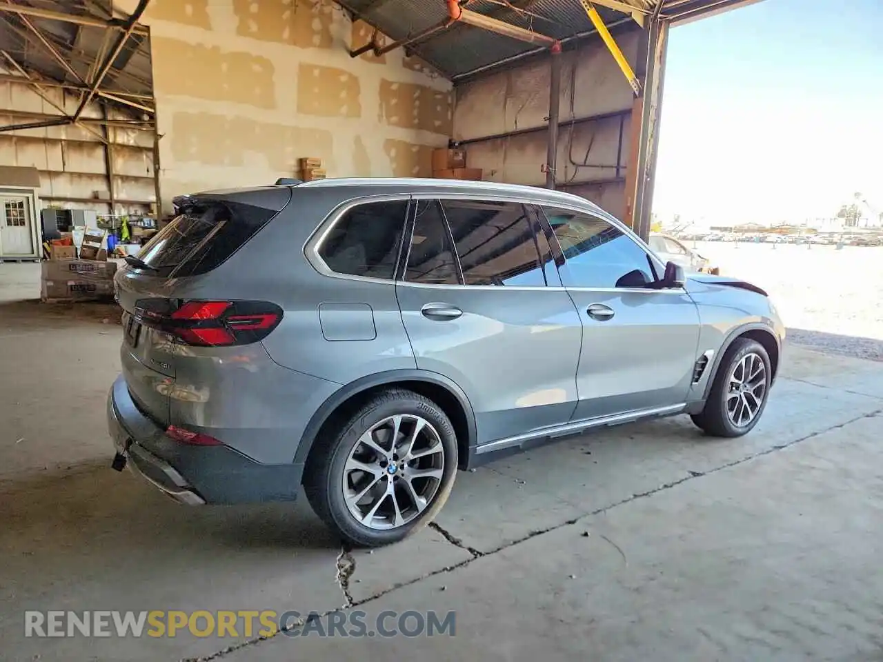 3 Photograph of a damaged car 5UX23EU08R9T29222 BMW X5 2024
