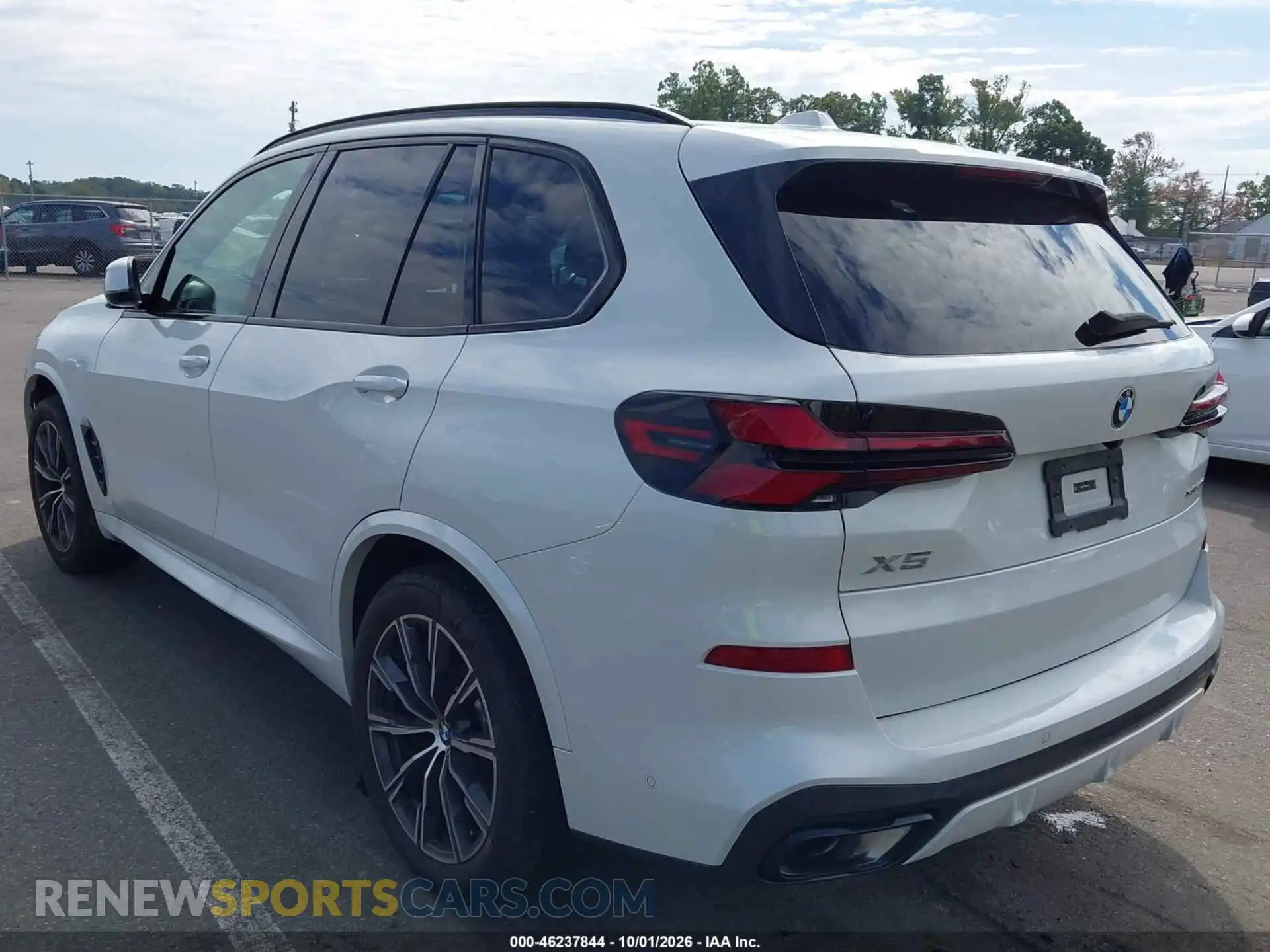 3 Photograph of a damaged car 5UX23EU08R9T41371 BMW X5 2024