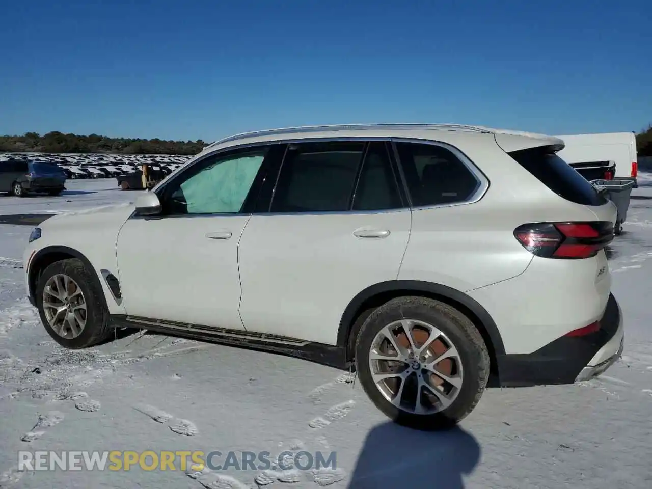 2 Photograph of a damaged car 5UX23EU08R9T53777 BMW X5 2024