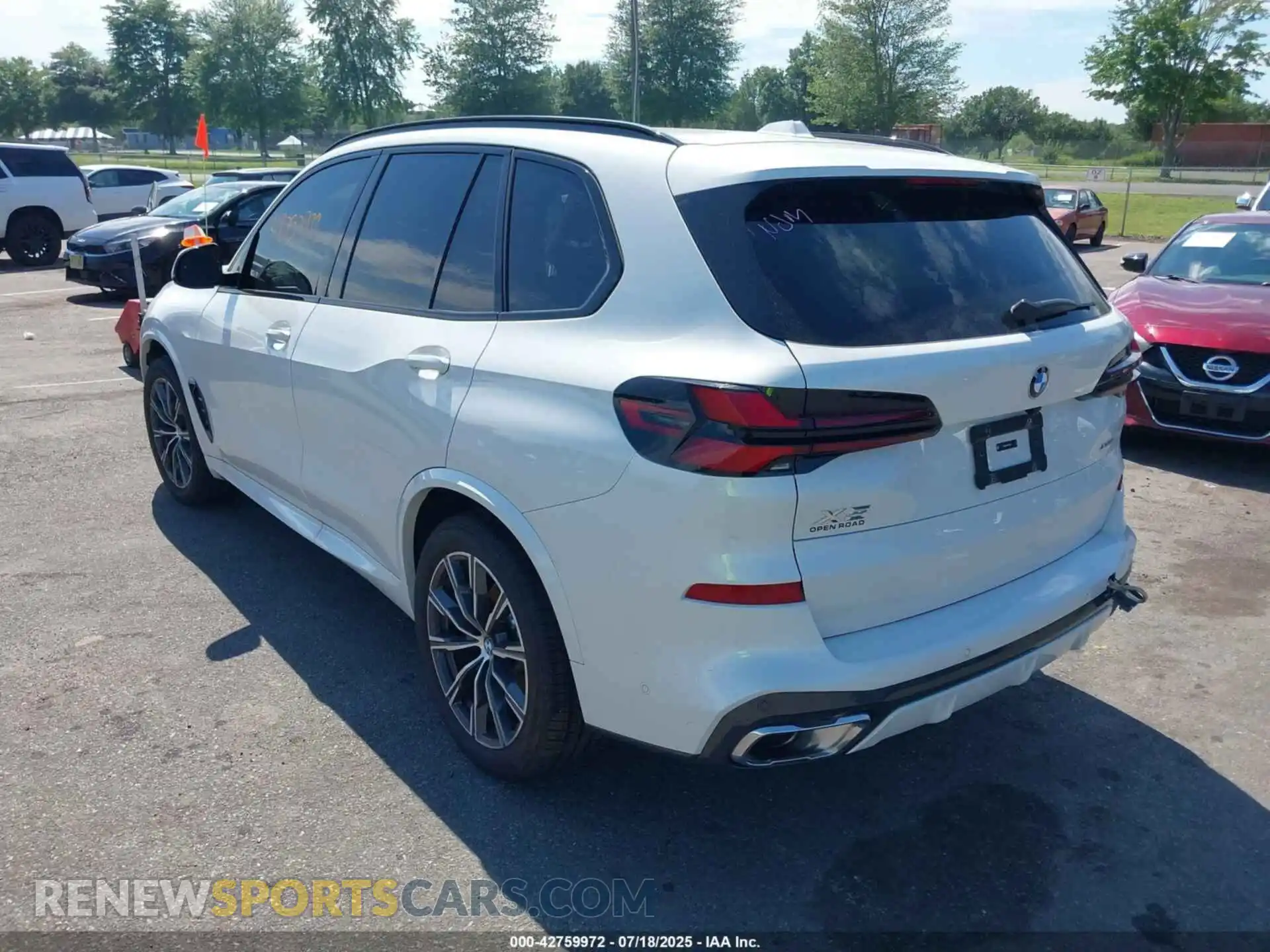 3 Photograph of a damaged car 5UX23EU08R9T61572 BMW X5 2024