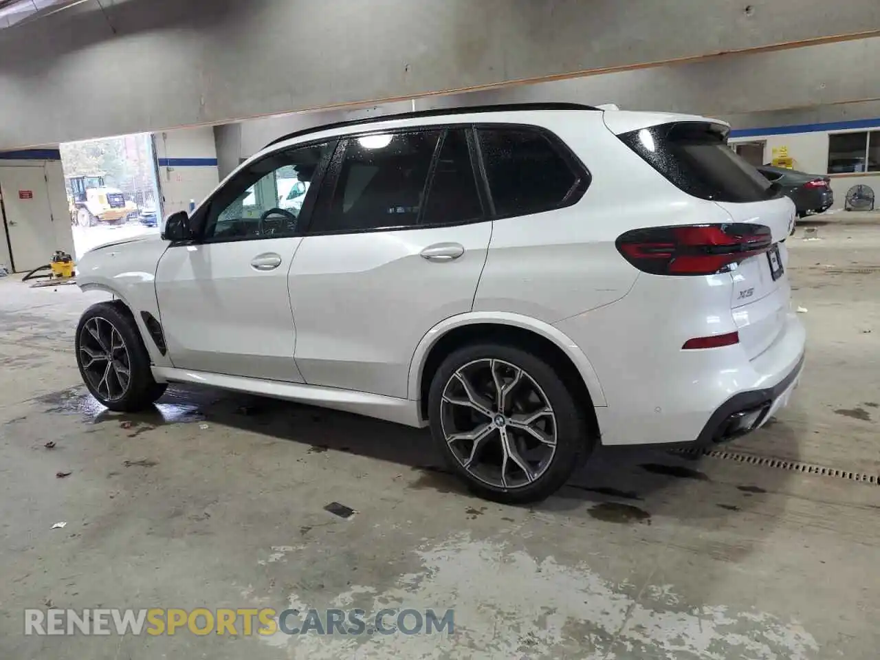 2 Photograph of a damaged car 5UX23EU08R9T61930 BMW X5 2024
