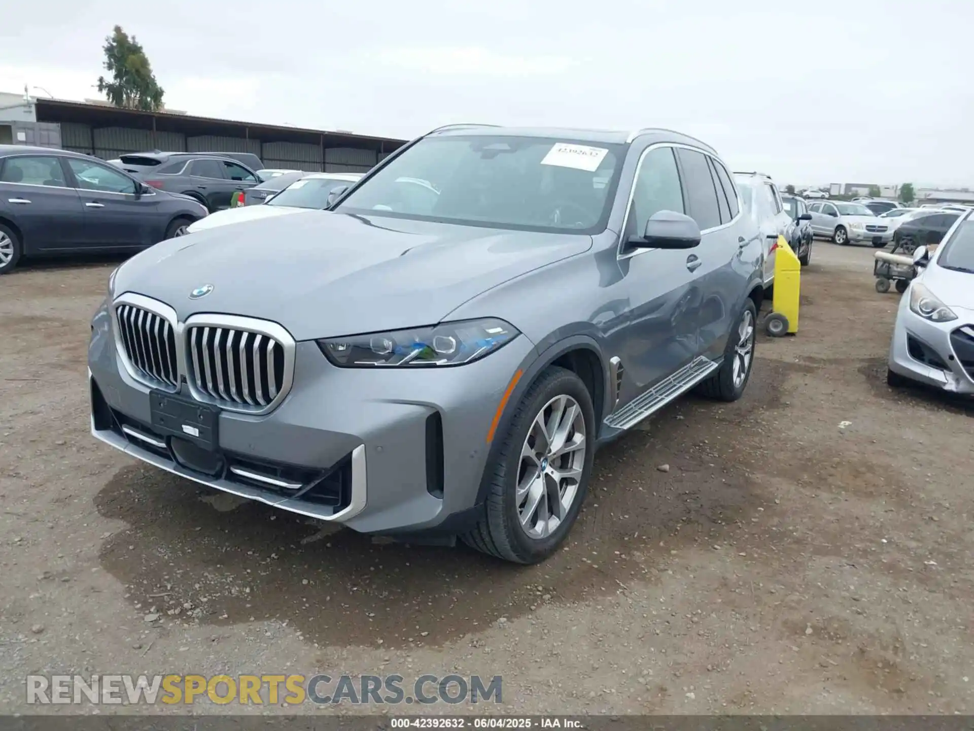 2 Photograph of a damaged car 5UX23EU08R9U20717 BMW X5 2024