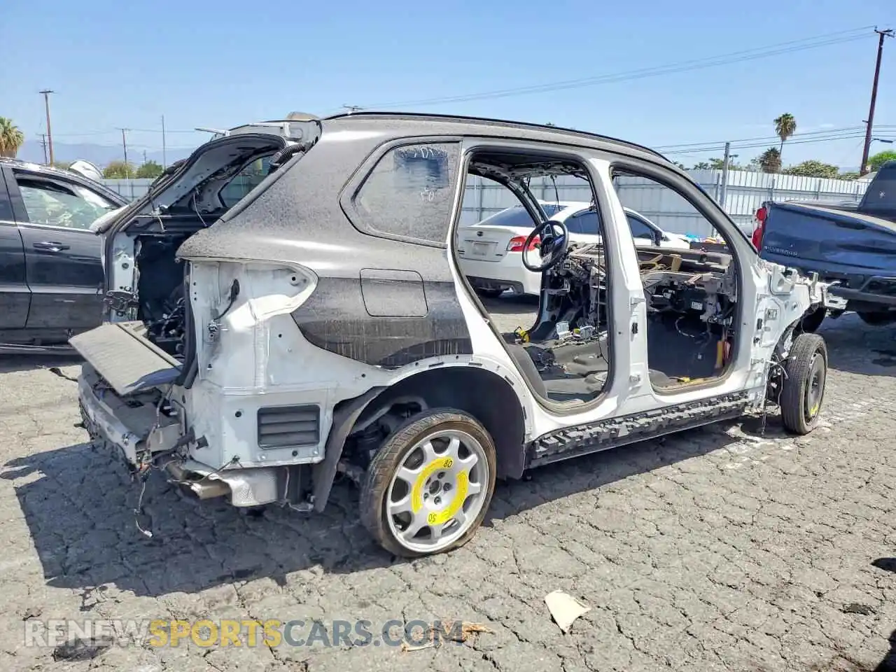 3 Photograph of a damaged car 5UX23EU08R9W14373 BMW X5 2024