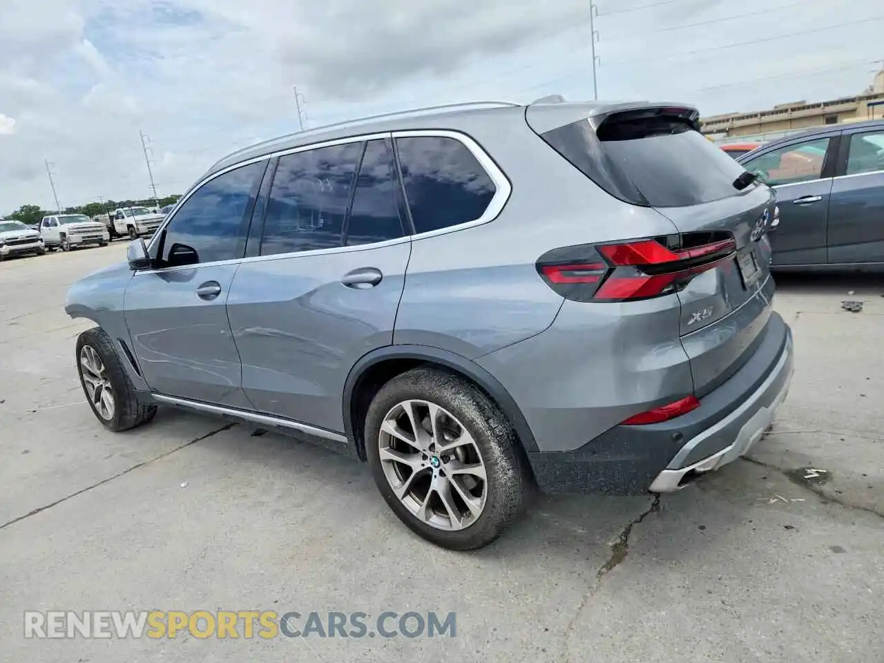 2 Photograph of a damaged car 5UX23EU09R9T53075 BMW X5 2024
