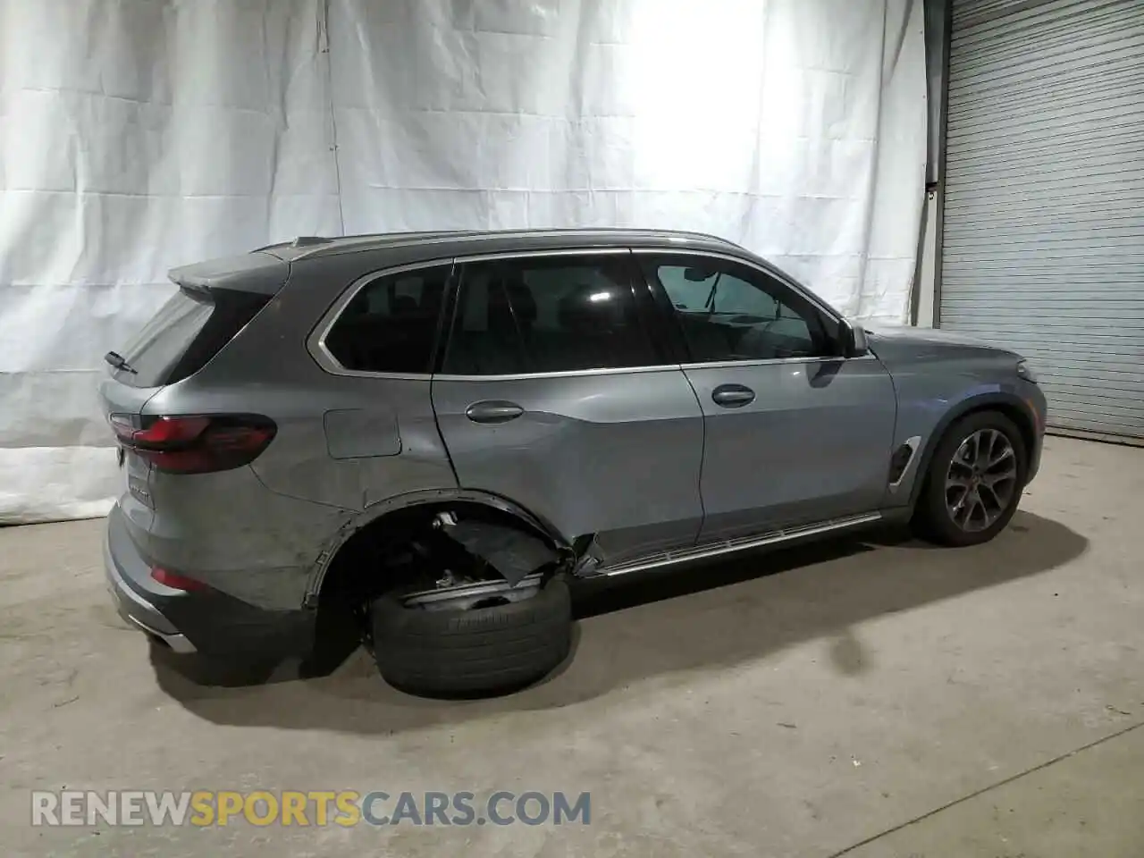3 Photograph of a damaged car 5UX23EU0XR9S21510 BMW X5 2024