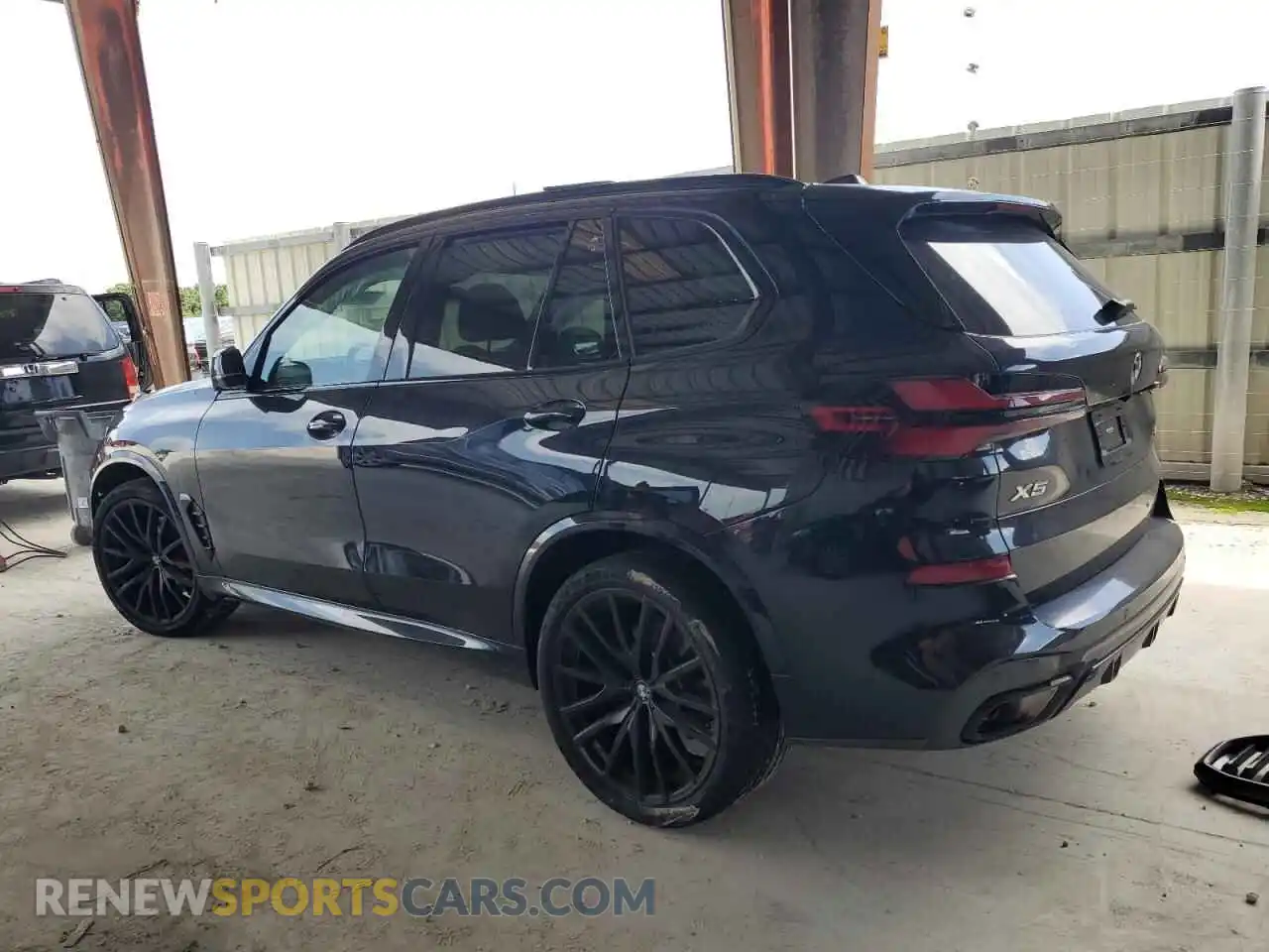 2 Photograph of a damaged car 5UX23EU0XR9S36332 BMW X5 2024