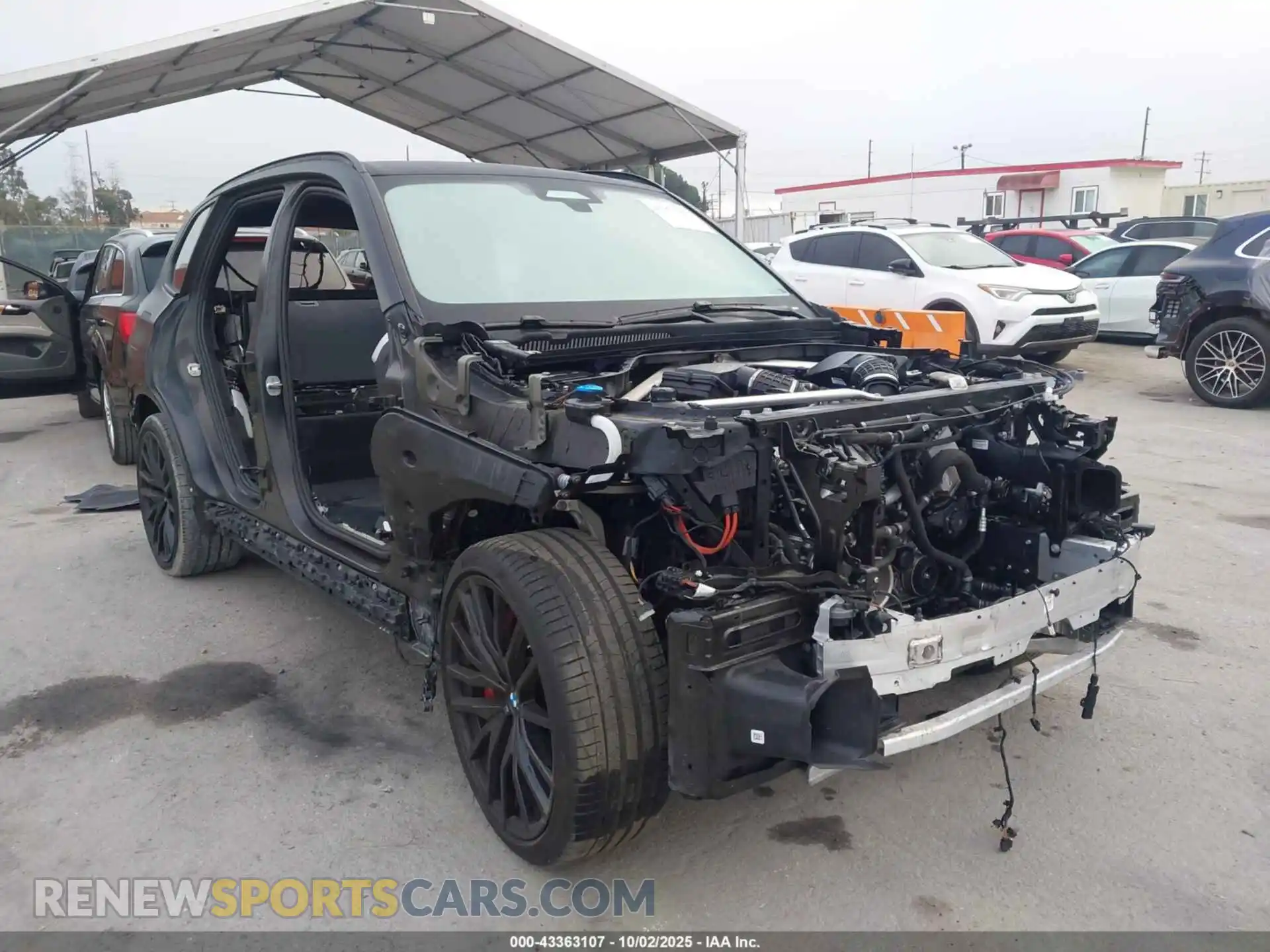 1 Photograph of a damaged car 5UX33EU02R9T73933 BMW X5 2024
