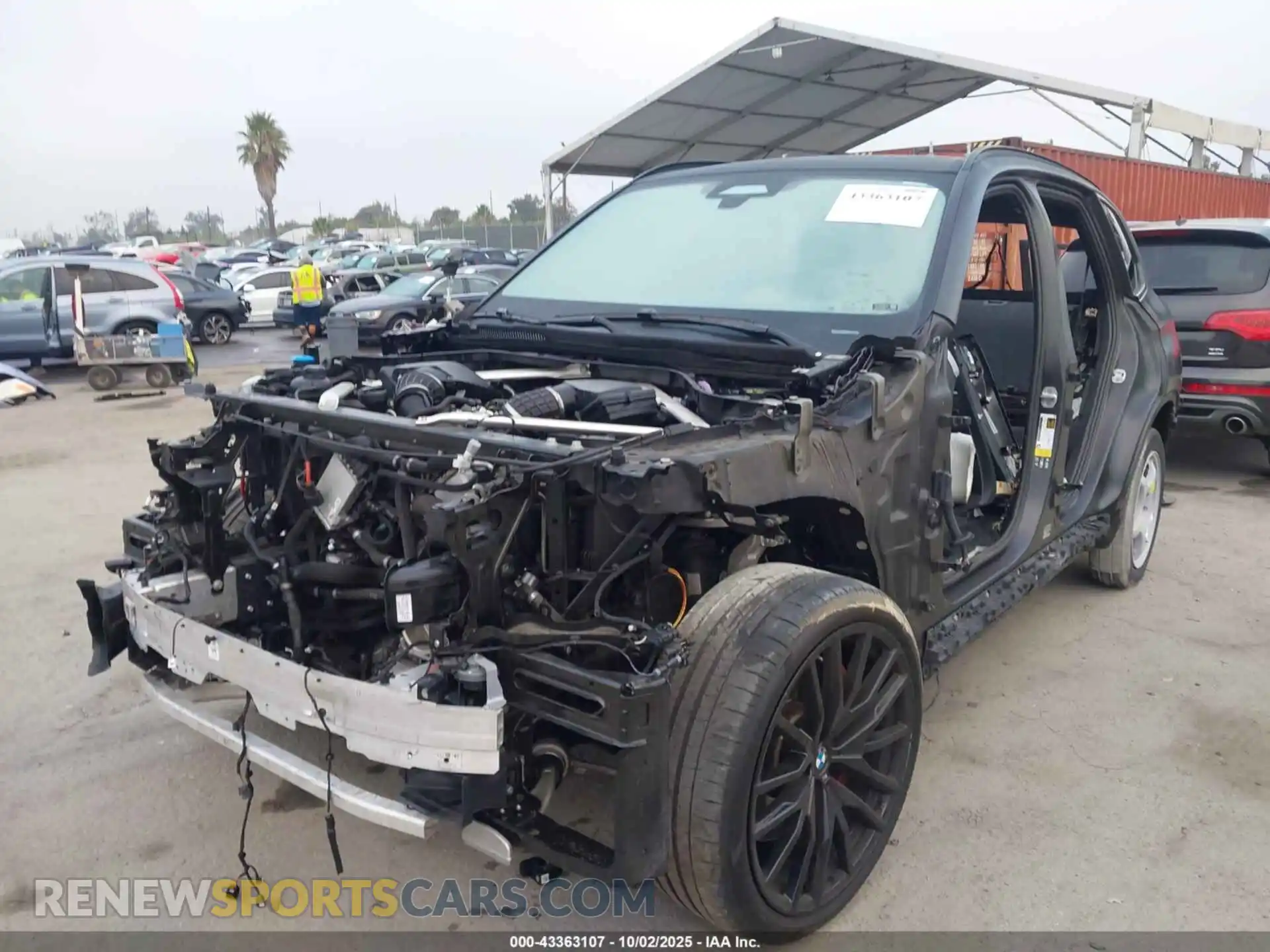 2 Photograph of a damaged car 5UX33EU02R9T73933 BMW X5 2024