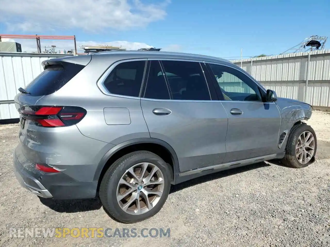 3 Photograph of a damaged car 5UX43EU02R9T41083 BMW X5 2024
