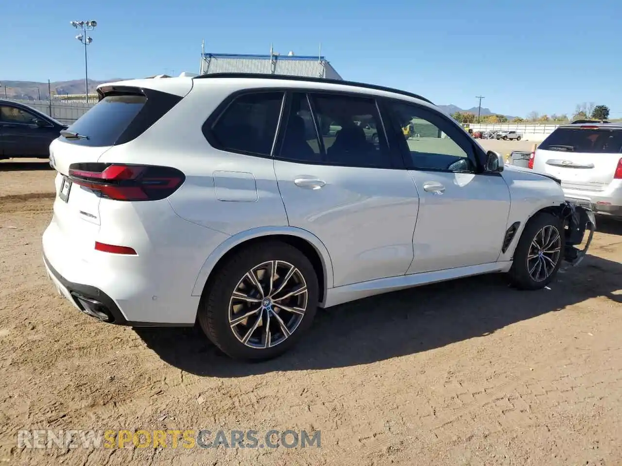 3 Фотография поврежденного автомобиля 5UX43EU02R9U94501 BMW X5 2024