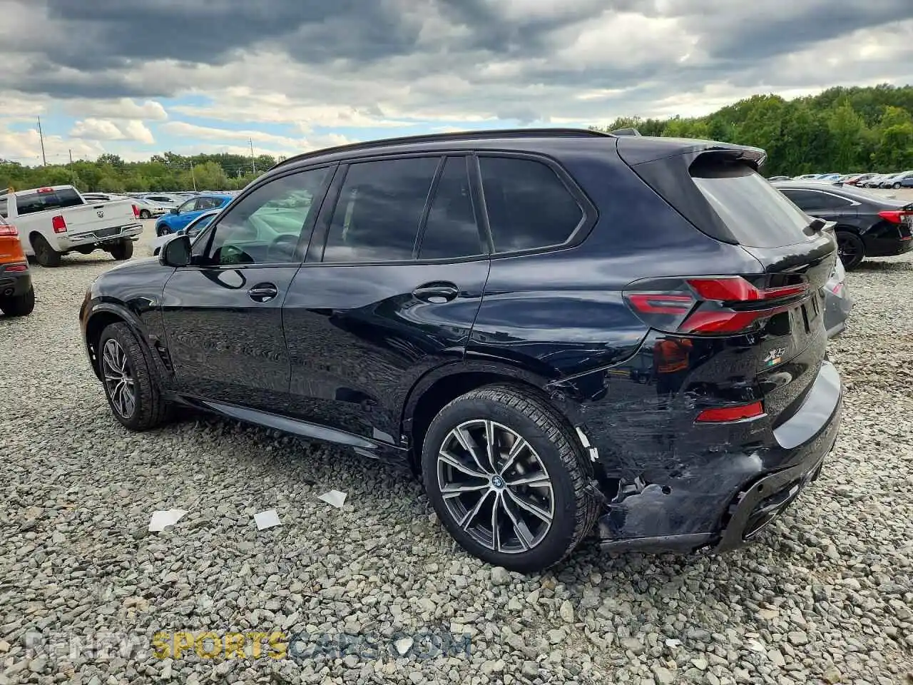 2 fotografías del automóvil dañado 5UX43EU03R9U91865 BMW X5 2024