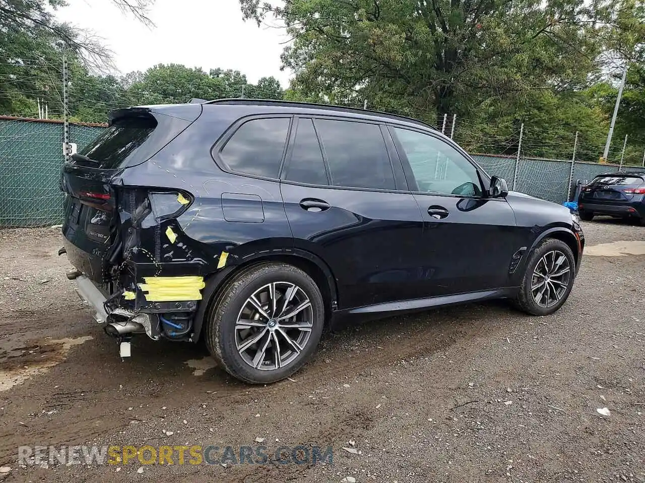 3 Фотография поврежденного автомобиля 5UX43EU04R9U19024 BMW X5 2024