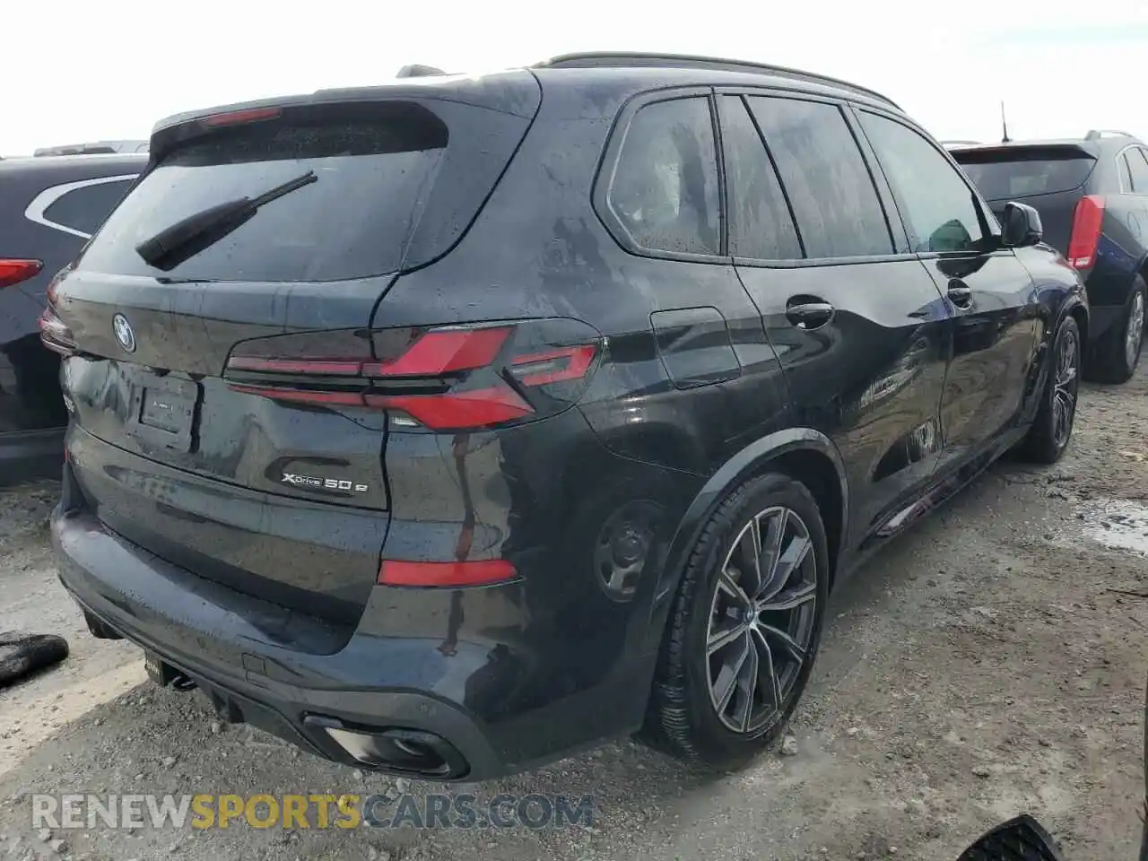 3 Photograph of a damaged car 5UX43EU07R9T58249 BMW X5 2024