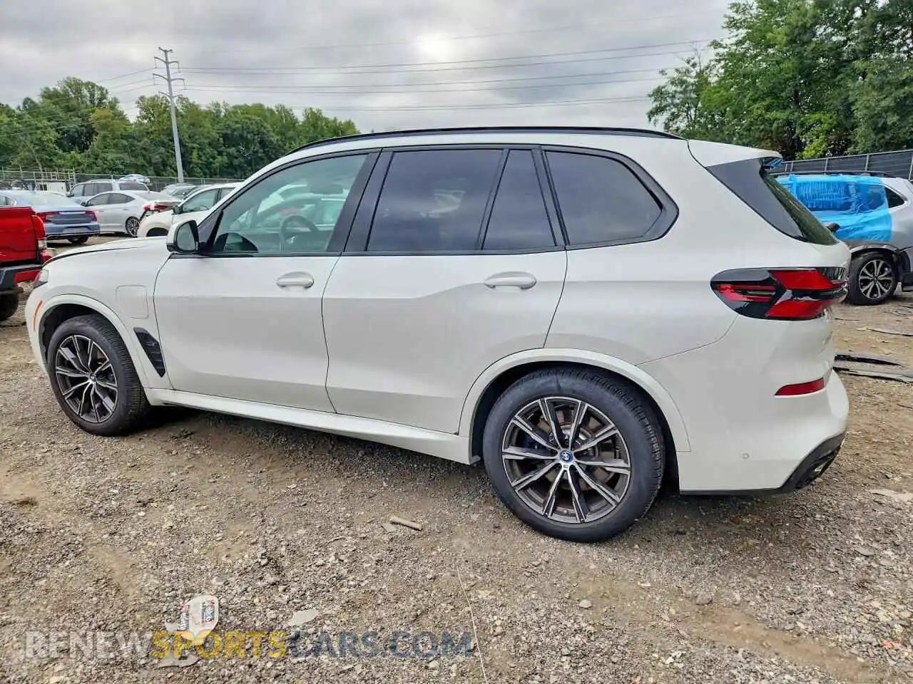 2 Photograph of a damaged car 5UX43EU08R9V88155 BMW X5 2024