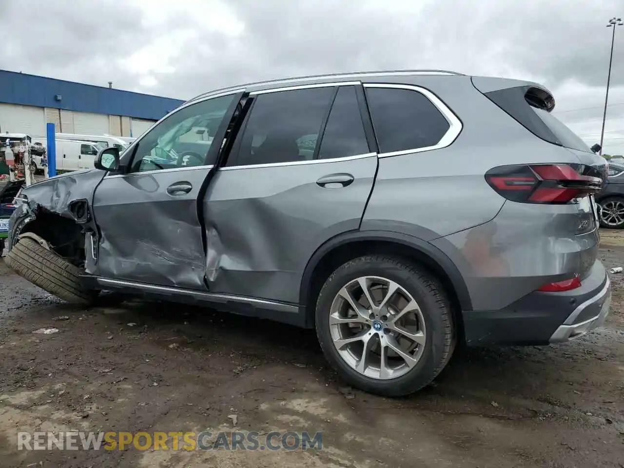 2 Photograph of a damaged car 5UX43EU09R9T80477 BMW X5 2024