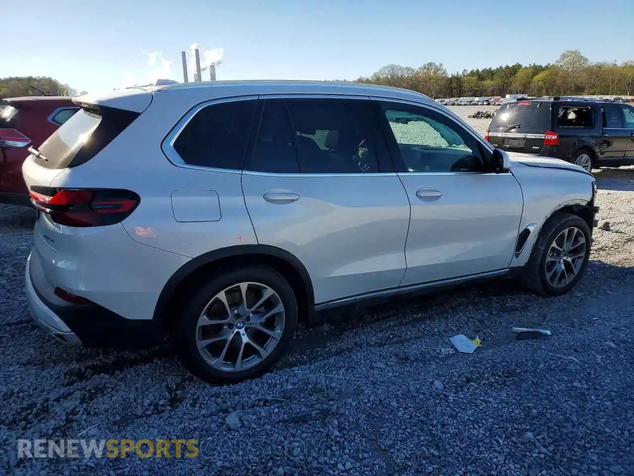 3 Photograph of a damaged car 5UX13EU00S9X82963 BMW X5 2025