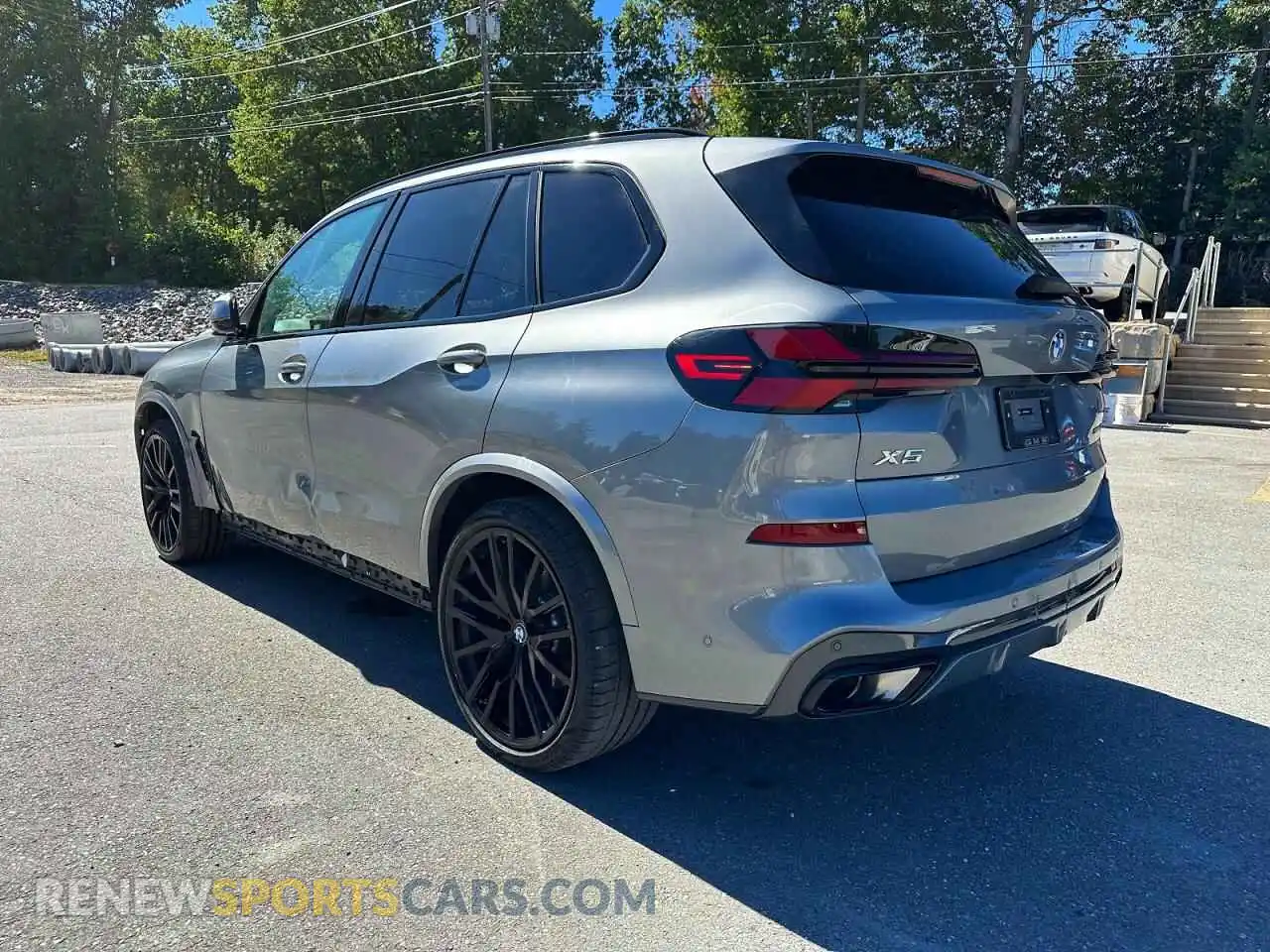 2 Photograph of a damaged car 5UX13EU00S9X97026 BMW X5 2025