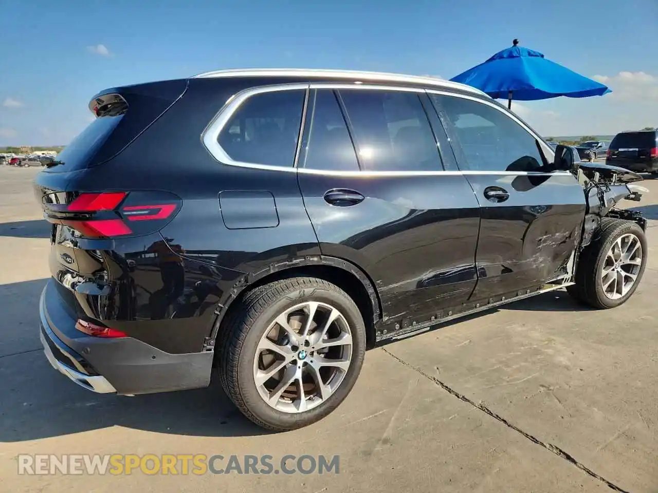 3 Photograph of a damaged car 5UX13EU03S9X53411 BMW X5 2025