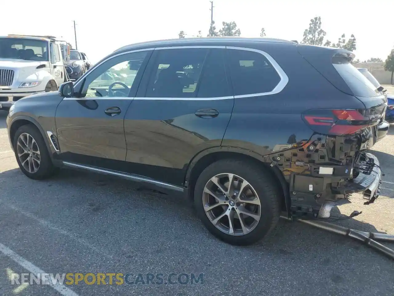 2 Photograph of a damaged car 5UX13EU05S9W82678 BMW X5 2025