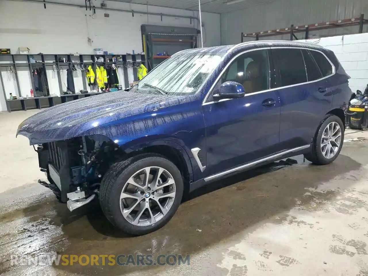 1 Photograph of a damaged car 5UX23EU00S9W66747 BMW X5 2025