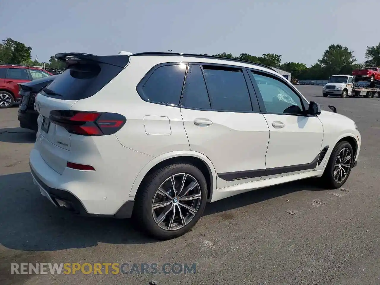 3 Photograph of a damaged car 5UX23EU00S9X32259 BMW X5 2025