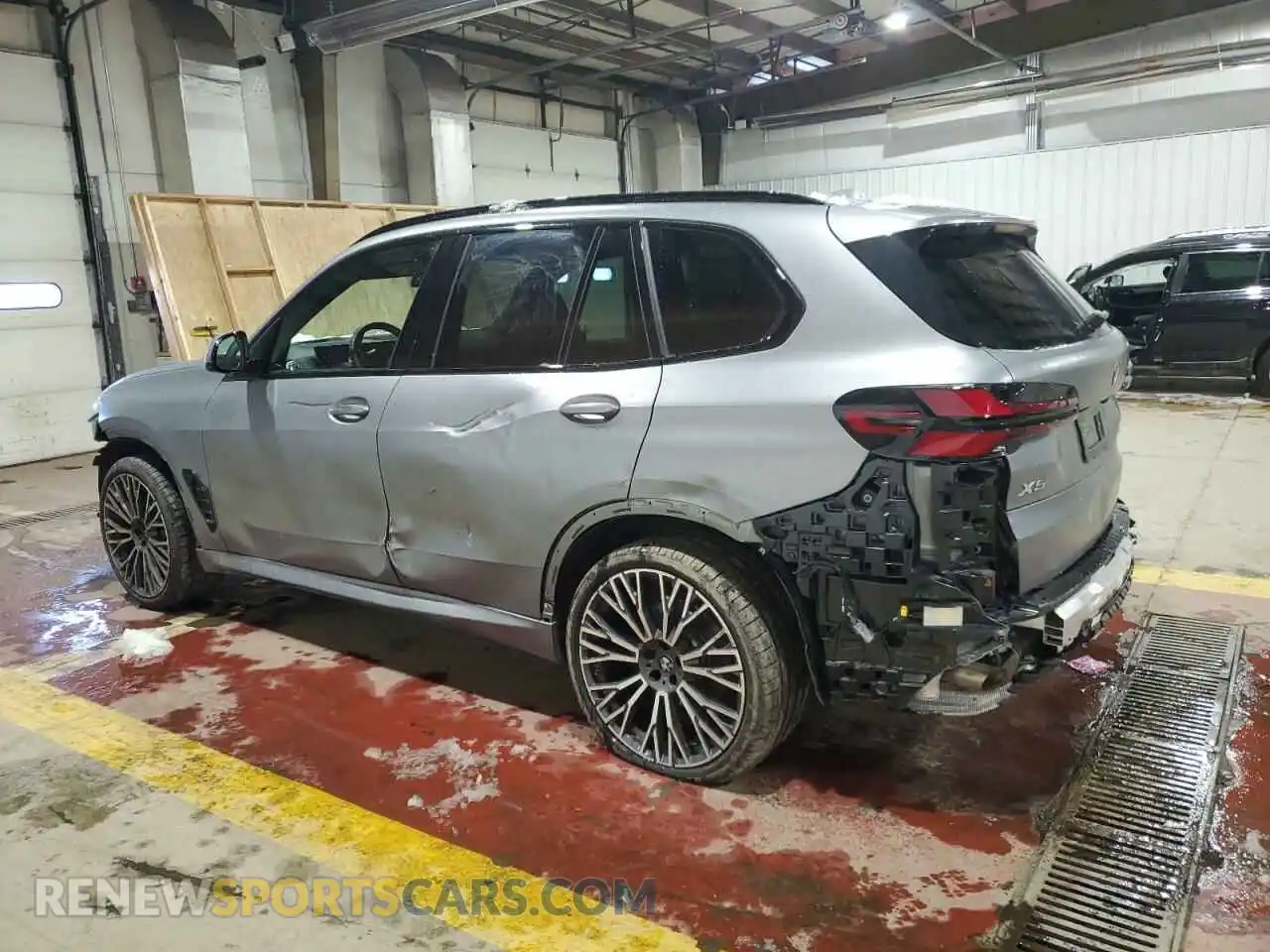2 Photograph of a damaged car 5UX23EU00S9Y74921 BMW X5 2025