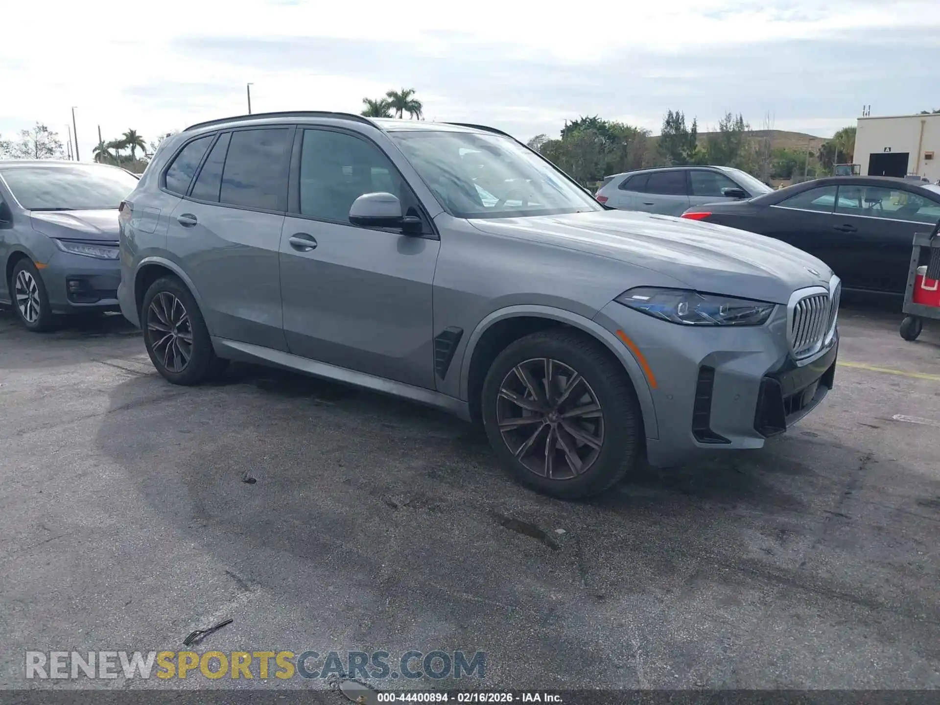 1 Photograph of a damaged car 5UX23EU00S9Z48855 BMW X5 2025