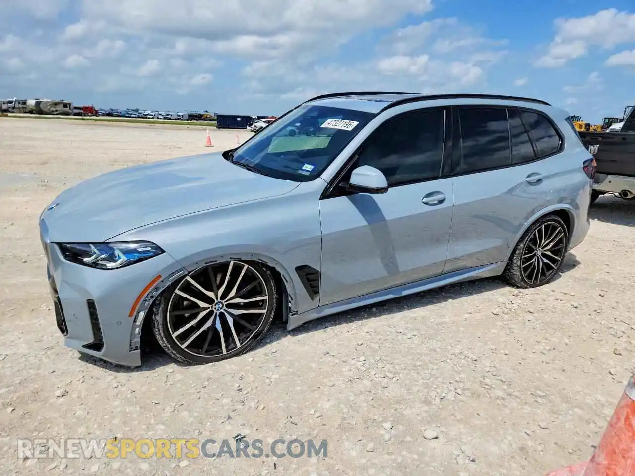 1 Photograph of a damaged car 5UX23EU01S9W48130 BMW X5 2025