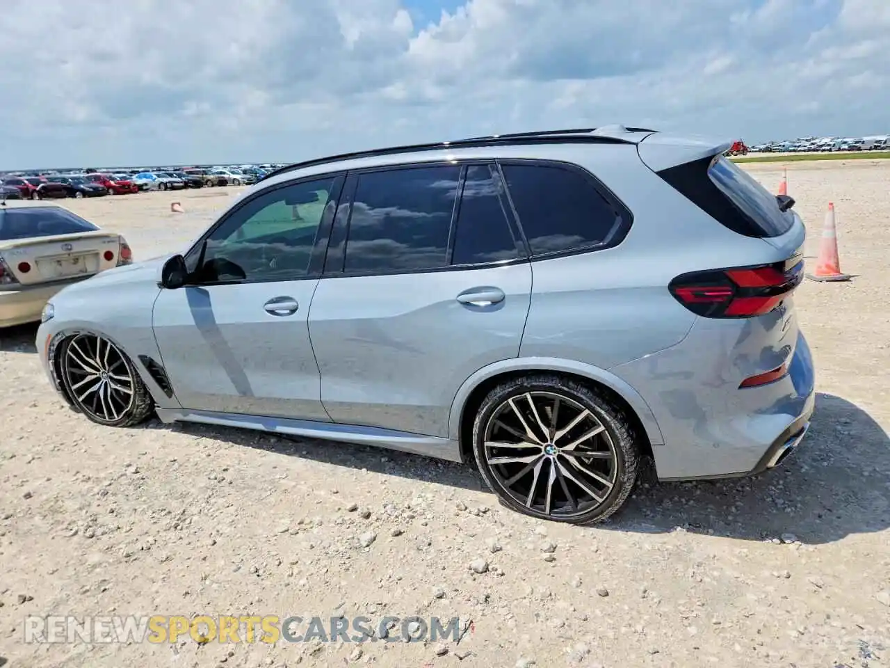 2 Photograph of a damaged car 5UX23EU01S9W48130 BMW X5 2025