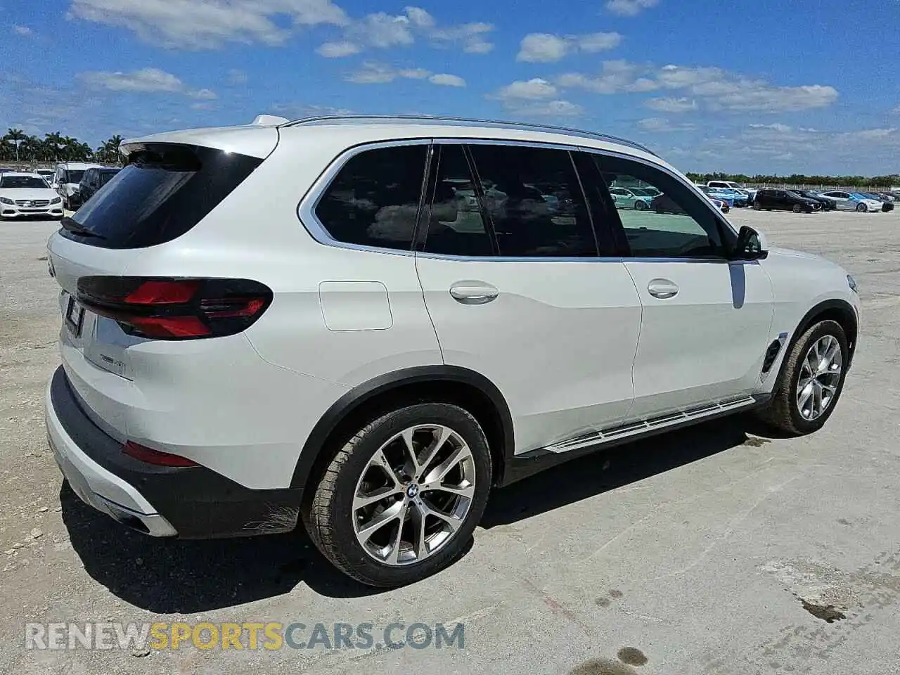 3 Photograph of a damaged car 5UX23EU02S9W33216 BMW X5 2025