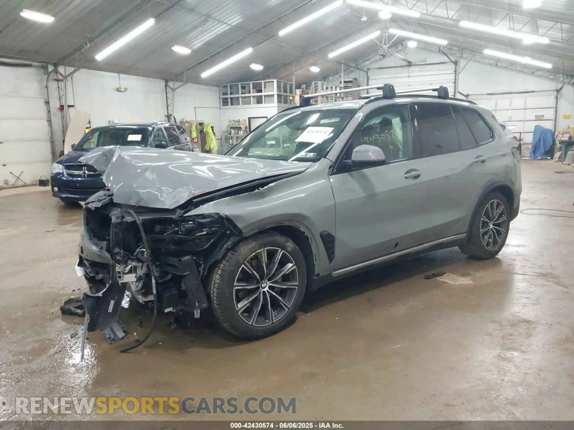 2 Photograph of a damaged car 5UX23EU02S9Z02363 BMW X5 2025