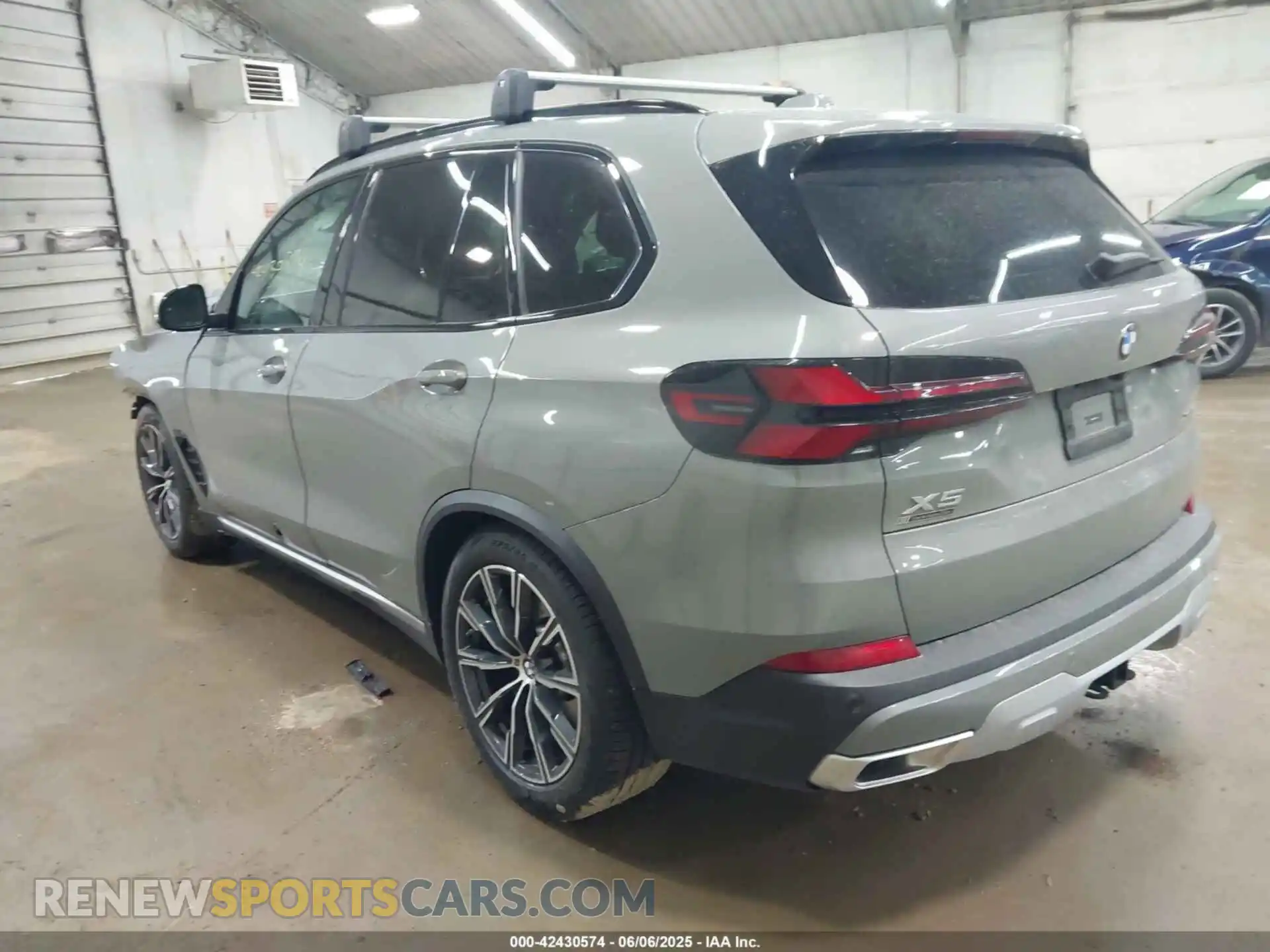 3 Photograph of a damaged car 5UX23EU02S9Z02363 BMW X5 2025