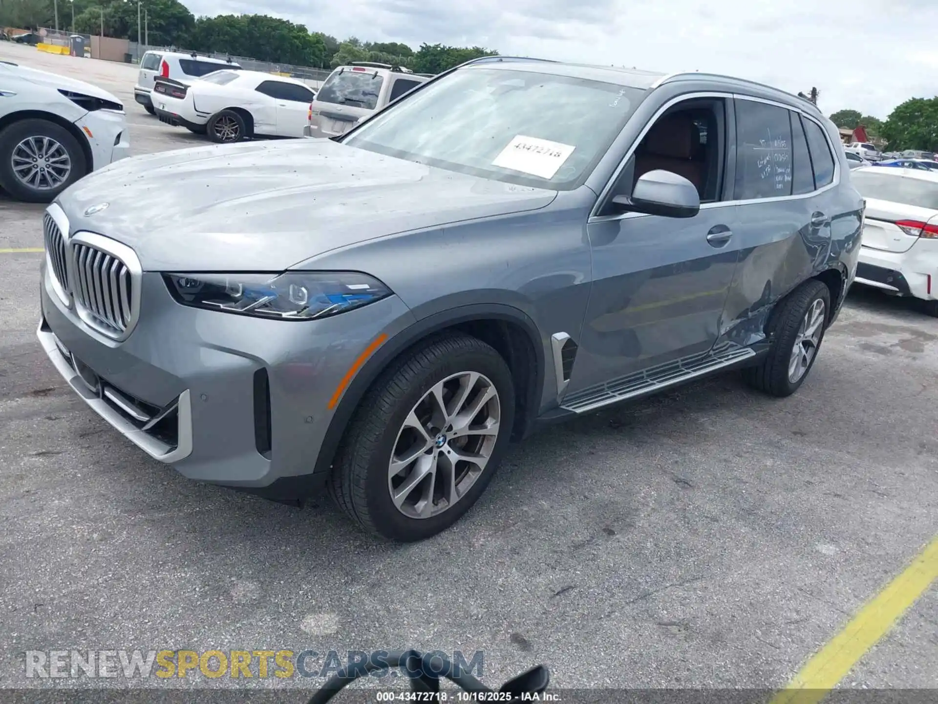 2 Photograph of a damaged car 5UX23EU03S9Z43388 BMW X5 2025