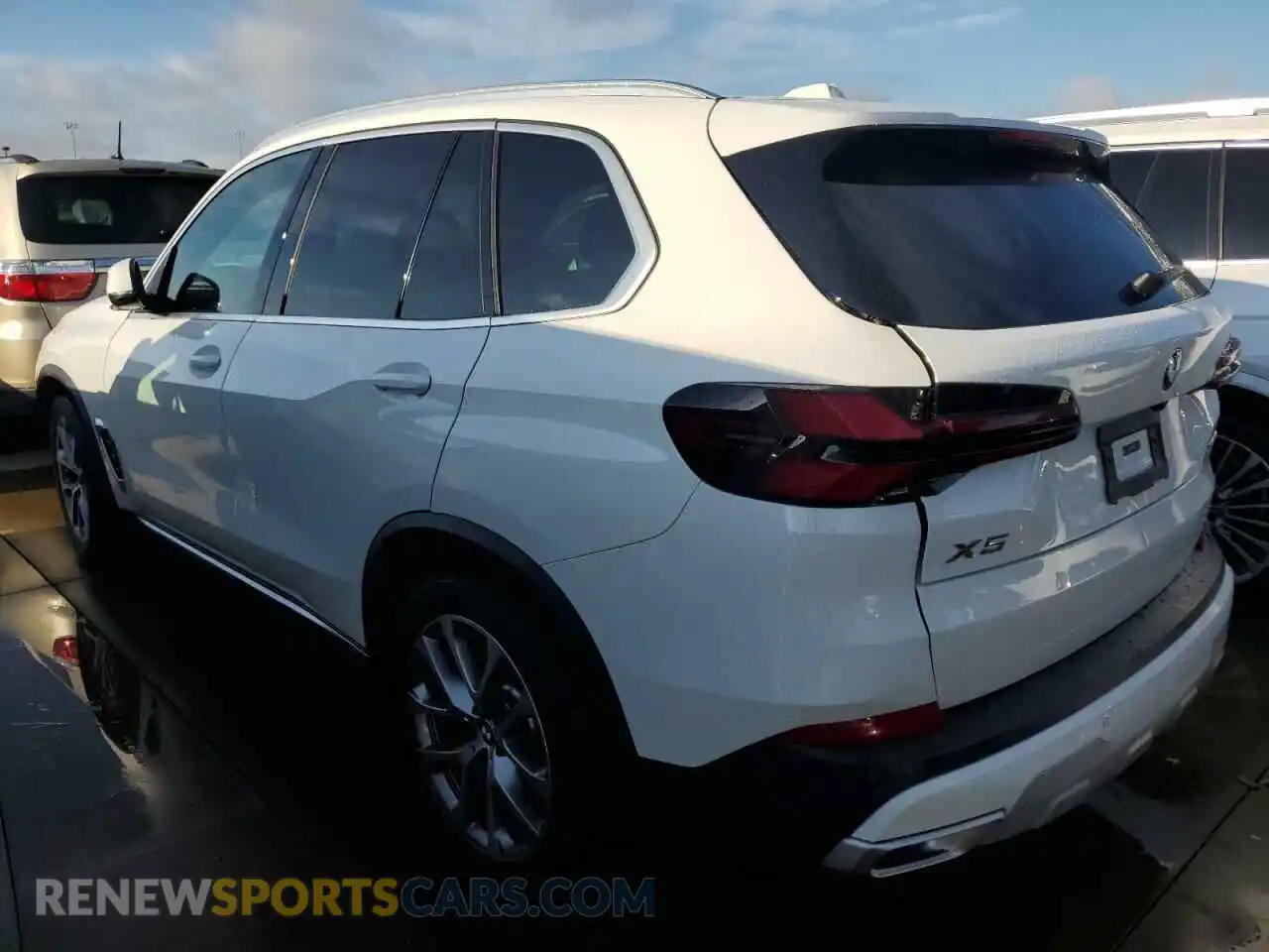 2 Photograph of a damaged car 5UX23EU04S9W83860 BMW X5 2025