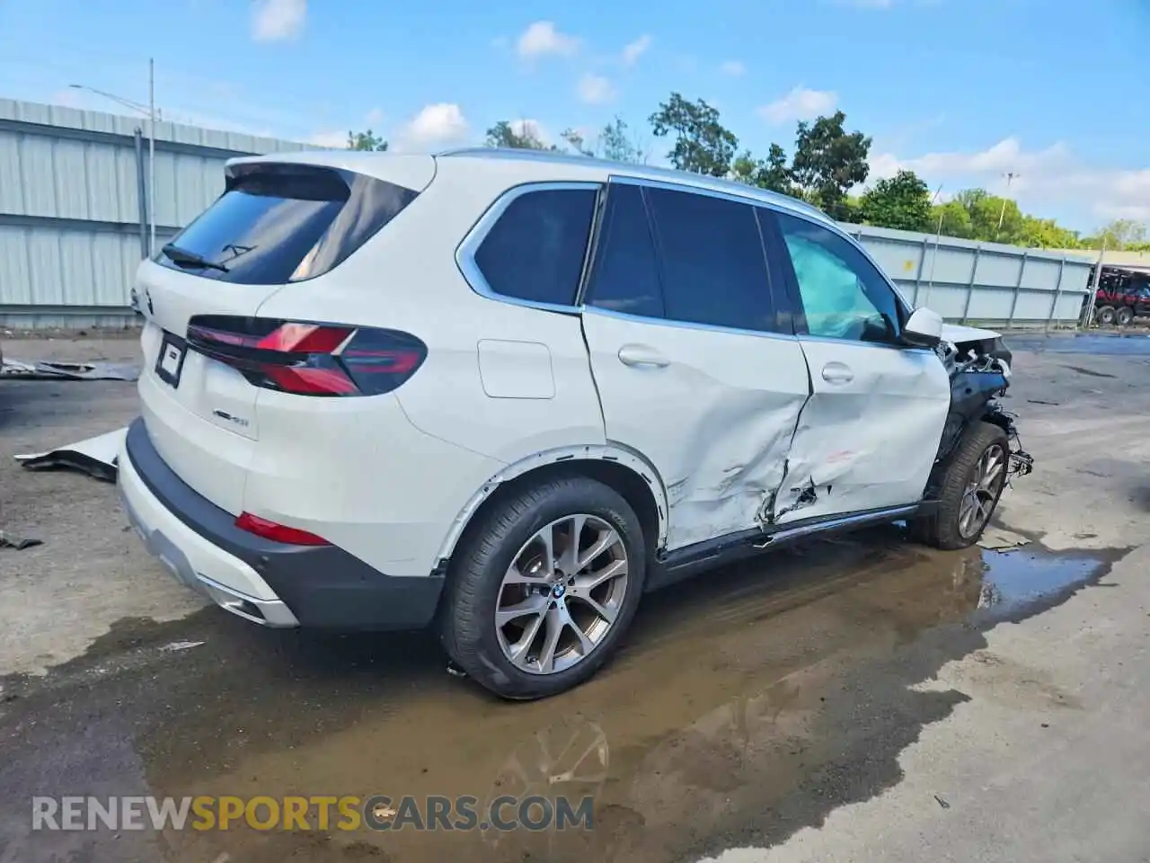 3 Photograph of a damaged car 5UX23EU05S9Z93306 BMW X5 2025