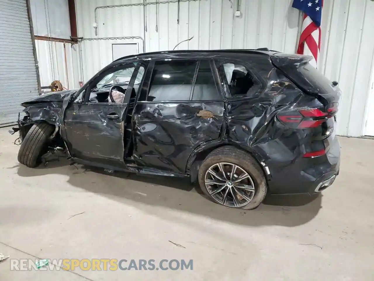 2 Photograph of a damaged car 5UX23EU06S9W70530 BMW X5 2025