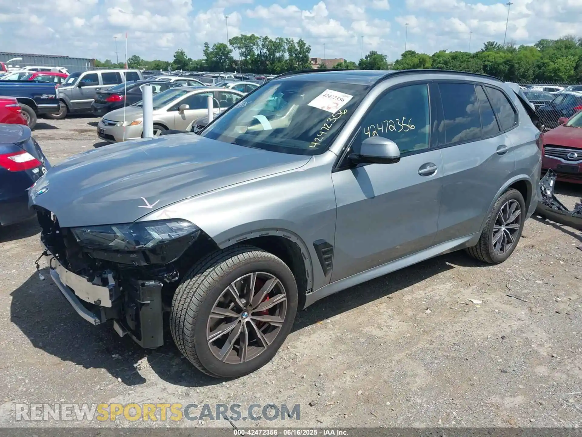 2 Photograph of a damaged car 5UX23EU07S9Z08417 BMW X5 2025