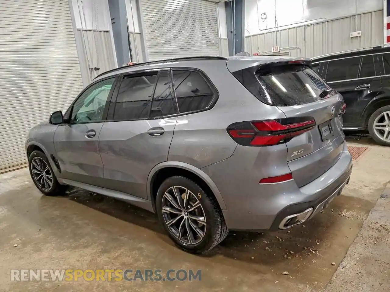 2 Photograph of a damaged car 5UX23EU07S9Z24617 BMW X5 2025