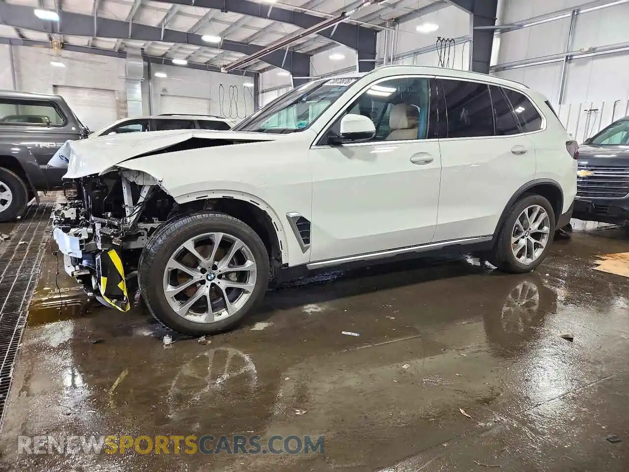 1 Photograph of a damaged car 5UX23EU08S9W48030 BMW X5 2025