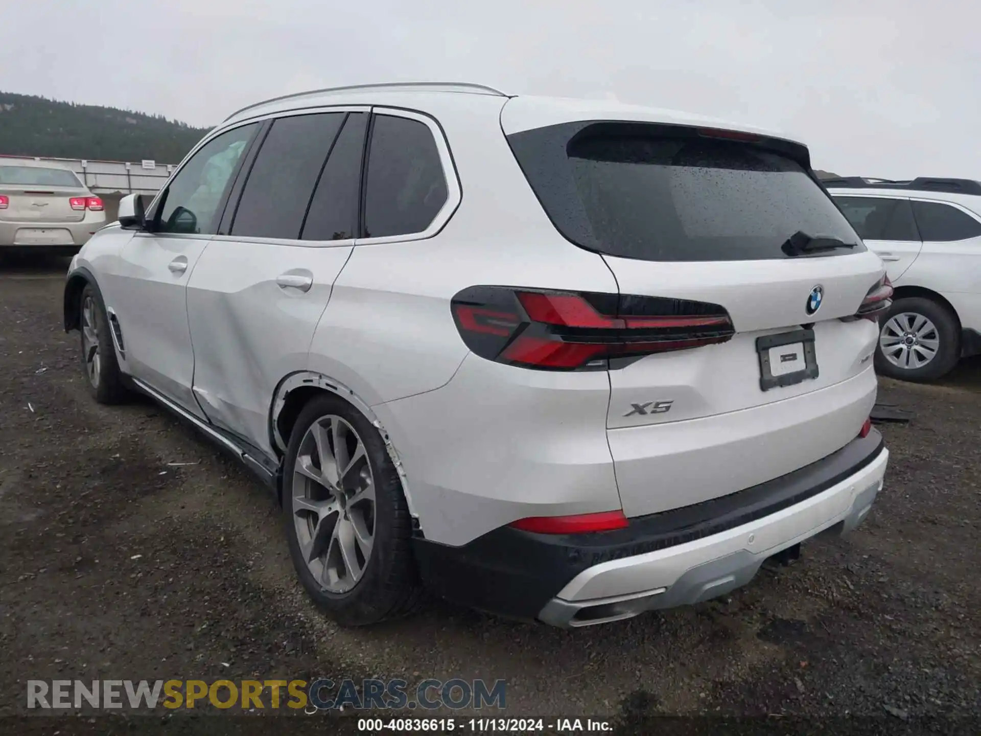 3 Photograph of a damaged car 5UX23EU08S9W52935 BMW X5 2025