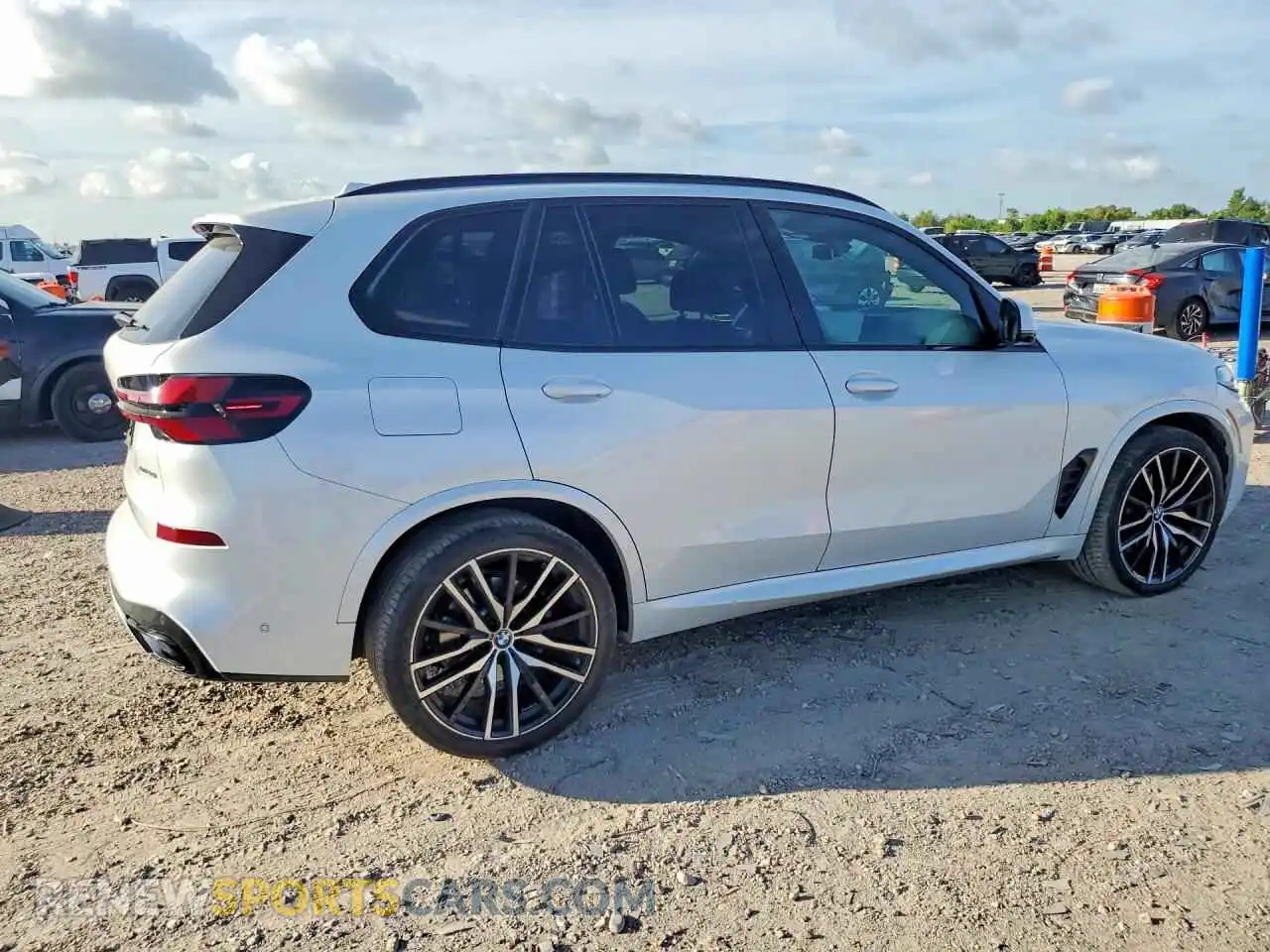 3 Photograph of a damaged car 5UX23EU08S9X23583 BMW X5 2025