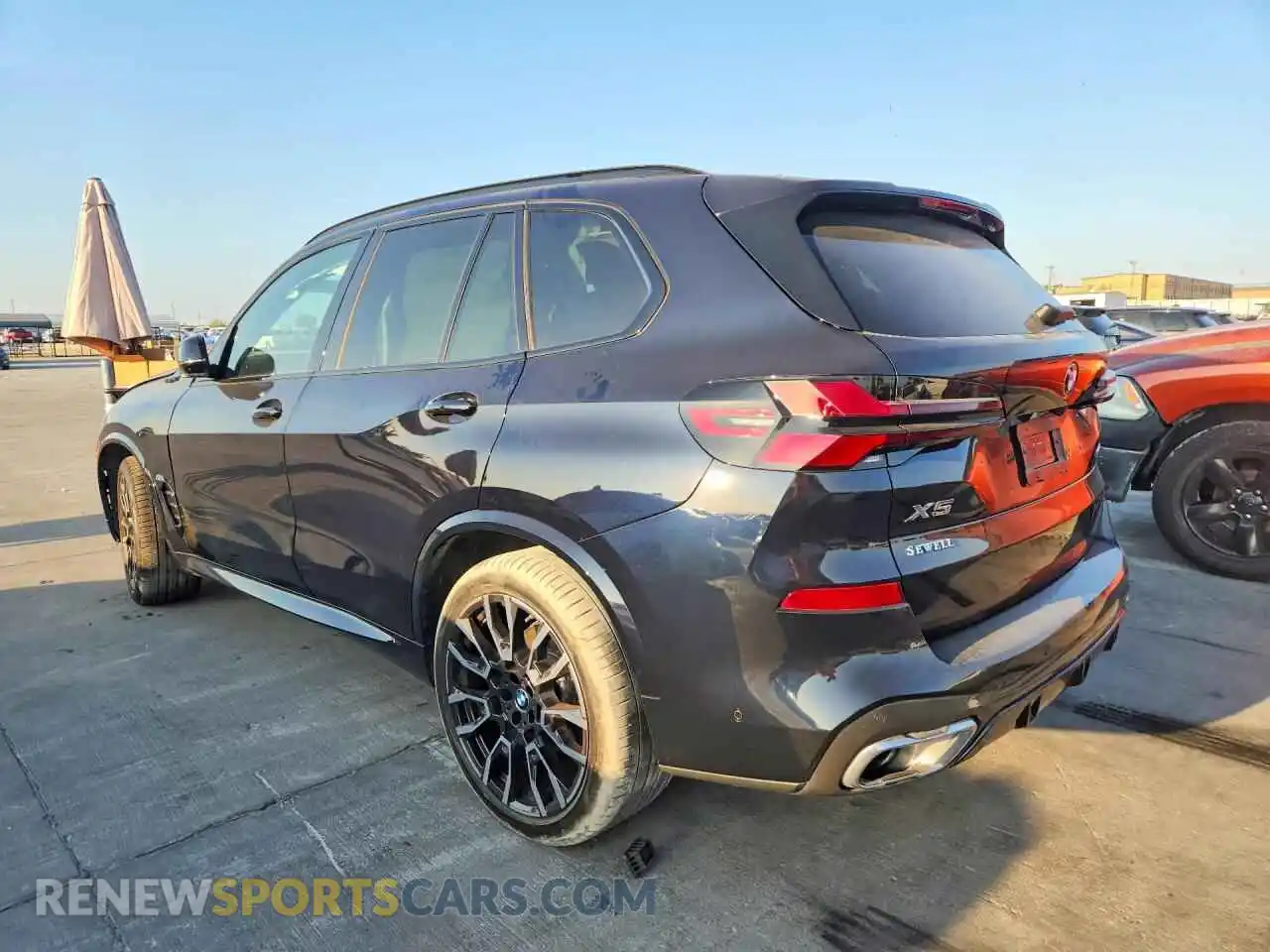 2 Photograph of a damaged car 5UX23EU08S9Z13075 BMW X5 2025