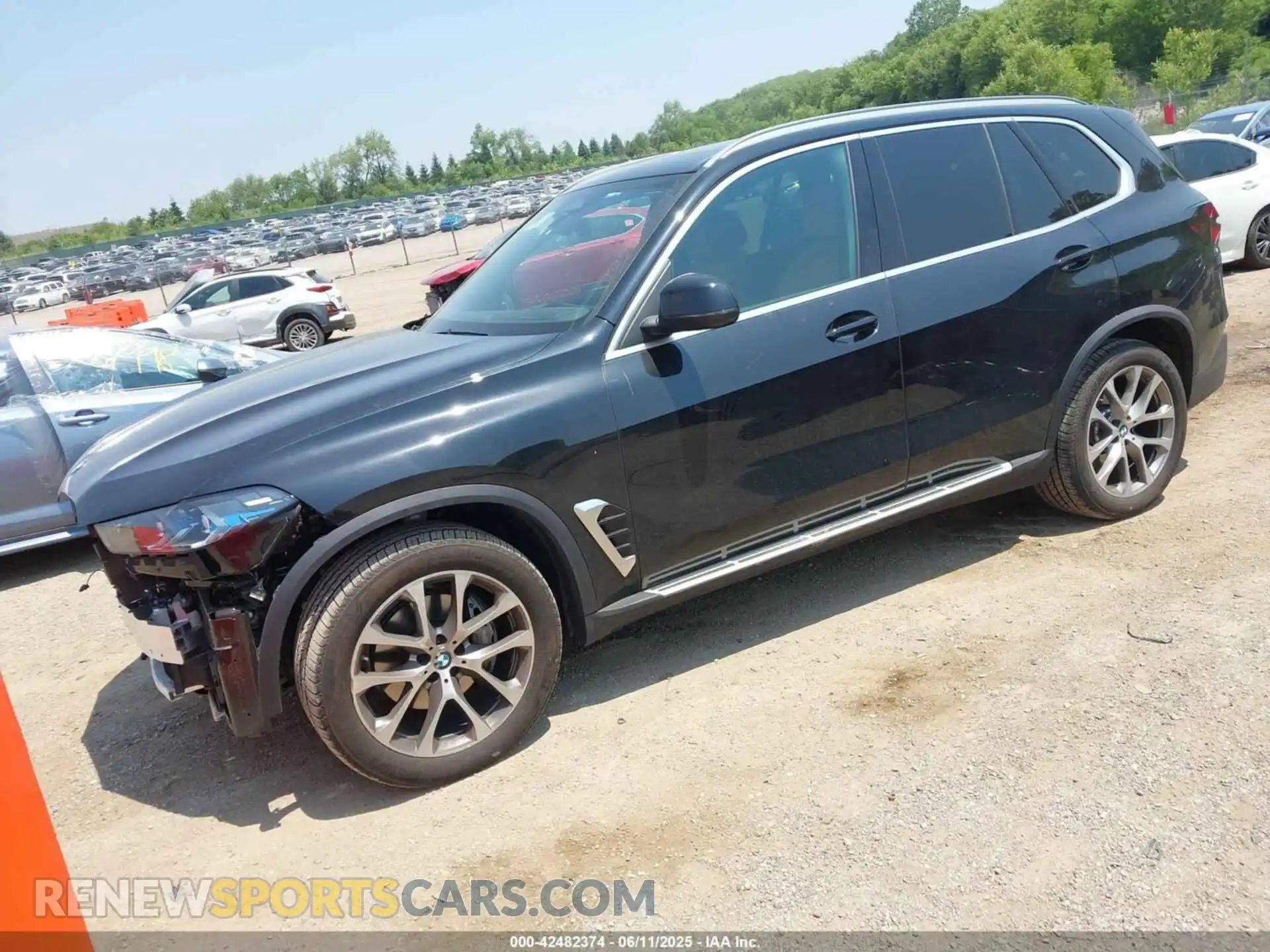2 Photograph of a damaged car 5UX23EU08S9Z43354 BMW X5 2025